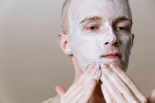 El mejor limpiador facial para piel grasa en la rutina skincare para hombres - OM Style Mexico